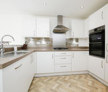 4 bedroom semi-detached house to rent - Photo 5