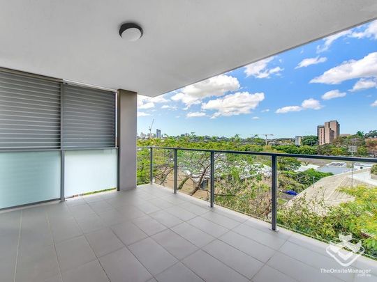 modern two bedrooms walking to UQ - Photo 1