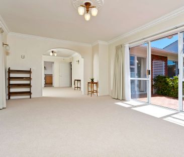 Spacious two bedroom unit in central location - Photo 1