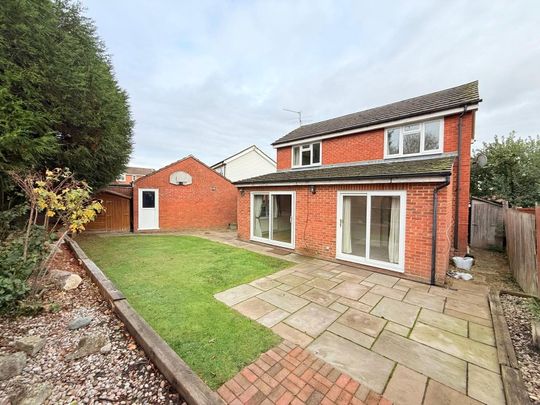 Morton Close, Camberley - 3 bedrooms Property for lettings - Seymours - Photo 1