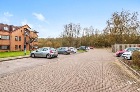 Bartley Way, Hook, Hampshire, RG27 - Photo 4