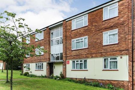 Weekes Drive, Cippenham, SL1 - Photo 4