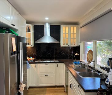 Ideal Family Living in Mount Waverley - Photo 6