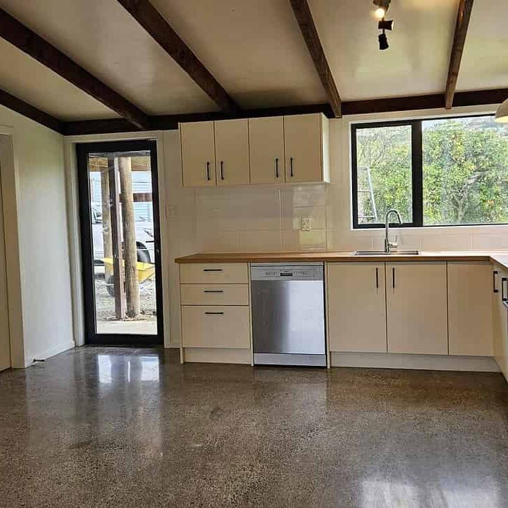 Large rural family home close to Taradale - Photo 1