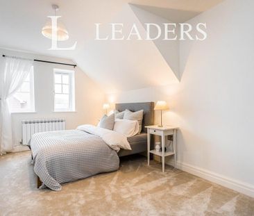 4 bedroom semi-detached house to rent - Photo 1