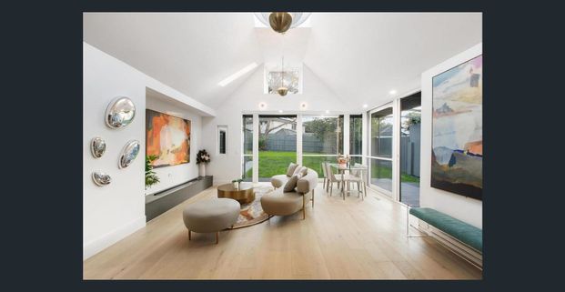 Elegant Family Home with Timeless Charm in Prime Kew East - Photo 1