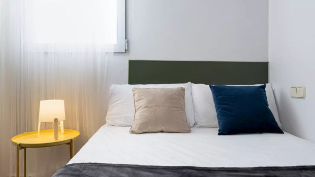 Room in a shared 6-bedroom apartment for rent in Palacio. - Foto 1