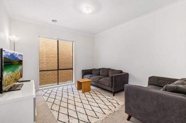24 Ravenhurst Circuit, Cranbourne North - Photo 1