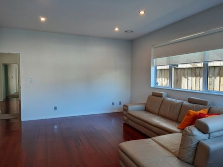 Beautiful Large Family Home - Photo 4