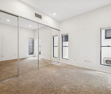 Luxury Waterfront Living in Prestigious Coomera Waters - Photo 6