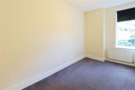 3 bedroom flat to rent - Photo 4