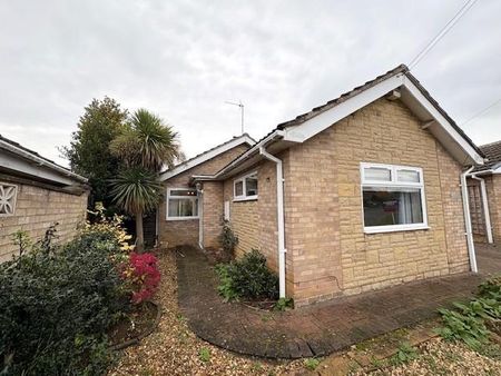 2 bedroom bungalow to rent - Photo 2