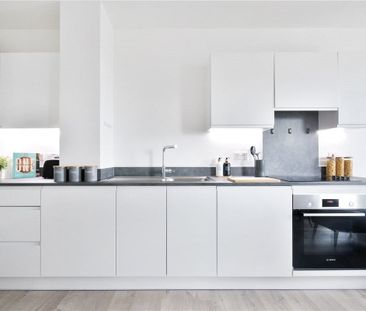 A chic one-bedroom apartment situated in Wallbrook Gardens, a stunn... - Photo 6