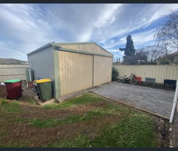 Great Location, Tidy Home - Photo 6