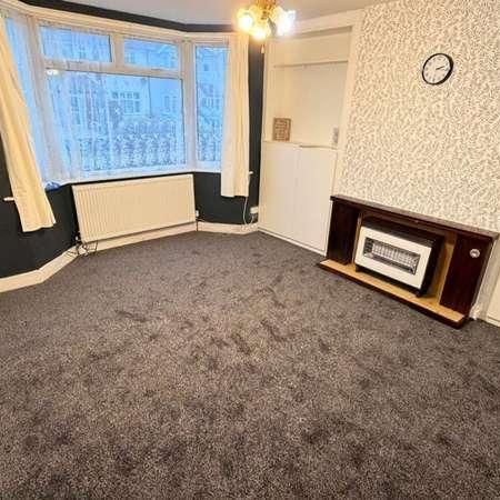 Cranleigh Road, Feltham, TW13 - Photo 1