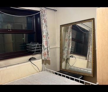 5 Bed Terraced House, Ordnance Road, E16 - Photo 3
