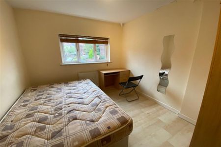 5 bedroom semi-detached house to rent - Photo 3