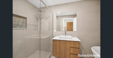 Brand New Living, Warm Modern Design - Photo 4