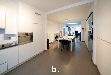 Ruime gezinswoning met tuin op toplocatie in Sint-Andries - Photo 3