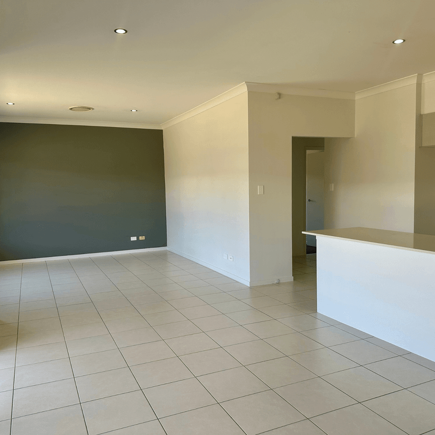 Spacious 4-Bedroom, 4-Bathroom Home - Available Now! - Photo 1