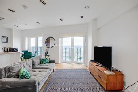 Keybridge Tower, 1 Exchange Gardens, Nine Elms, London, SW8 - Photo 2