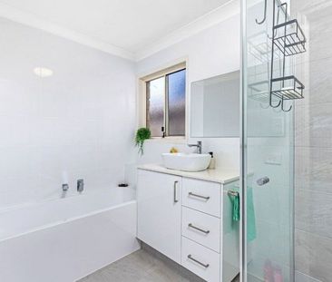 4 bedroom family home with large yard - Photo 2