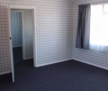 Charming 2BR Home - Photo 2