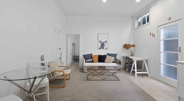 Charming 1 Bedroom in Premium Location - Photo 1