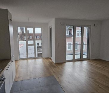 Bitte um schriftl. Anfrage: Ruhige 3 Zi. WHG in zentraler Lage von ... - Photo 1