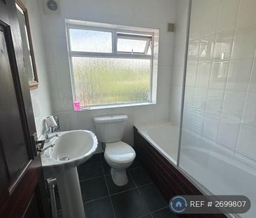 4 bedroom semi-detached house to rent - Photo 2