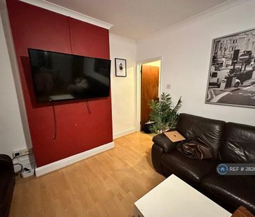 3 bedroom flat to rent - Photo 2