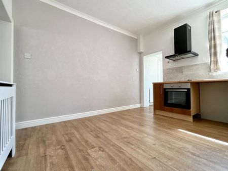 2 bedroom terraced house to rent - Photo 4