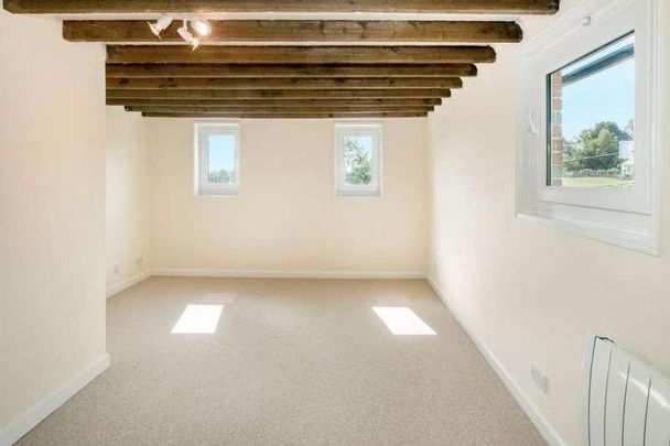 Greenvale Oast, Browns Lane, Cross In Hand, East Sussex, TN21 - Photo 1