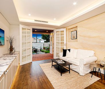 Stunning 4 bedroom, 4 bathroom executive residence | Ready For Your... - Photo 4