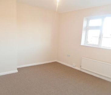3 bedroom end of terrace house to rent - Photo 1