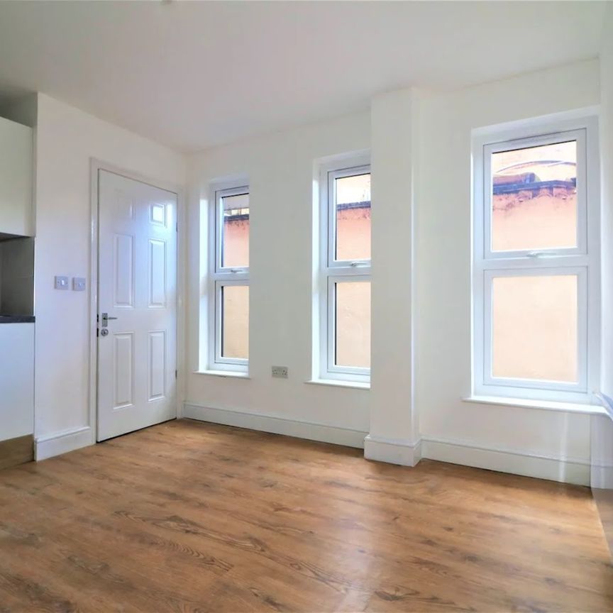 2 Bed Flat, King Street, LU1 - Photo 1