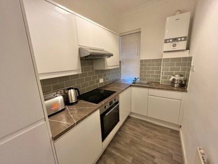 Westcliff Avenue, Westcliff on Sea, Property for rent - Photo 3