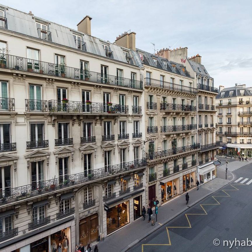 Logement à Paris, Location meublée - Photo 1