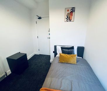 1 bedroom in a house share to rent - Photo 5