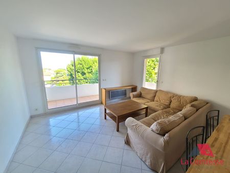 Location Appartement 2 pièces 46m² MARSEILLE 9ème - Photo 2