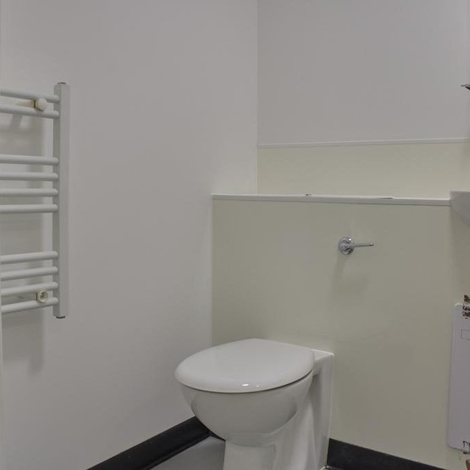 6 bedroom flat to rent - Photo 1