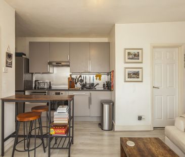Flat to rent - Central Hill, London, SE19 - Photo 6