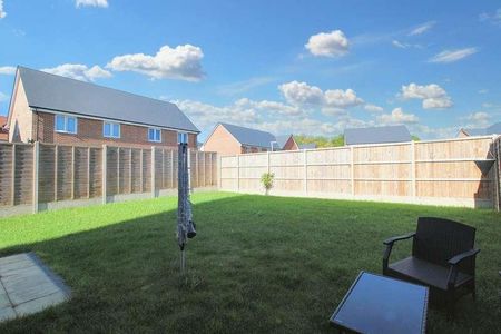 Redwing Gardens, Finberry, TN25 - Photo 4