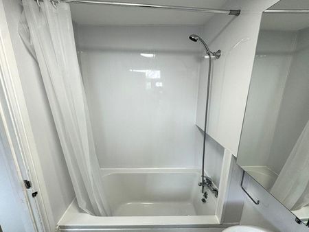 3 bedroom flat to rent - Photo 5