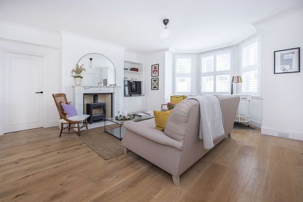 3 bedroom flat to rent - Photo 1