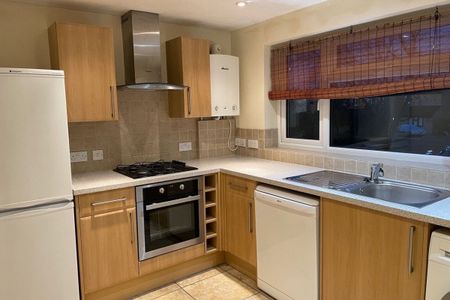 Lillibrooke Crescent - Photo 5