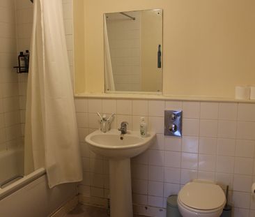 2 Bed Flat, Cam Road, E15 - Photo 3