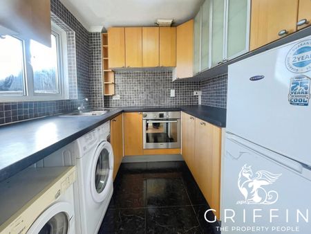 Salisbury Road, Grays, RM17 - Photo 4