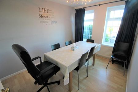 4 bedroom detached house to rent - Photo 2