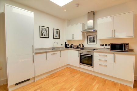 Providence House, Bartley Way, RG27 - Photo 3